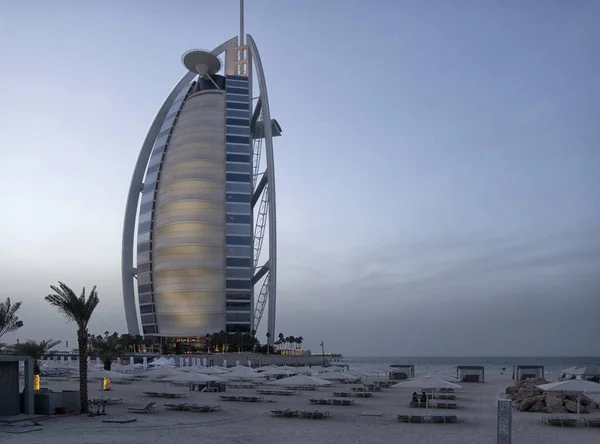 Dubais Skyline Med Vackra Staden Nära Det Mest Trafikerade Motorväg — Stockfoto