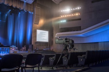 Yakın çekim TV kamera bir konser salonunda Tv yayını.
