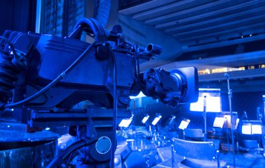 Yakın çekim TV kamera bir konser salonunda Tv yayını.