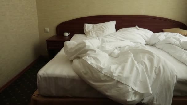 Large Bed Standard Hotel Room Standart Room Снимок Стандартной Спальне — стоковое видео