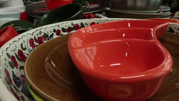 Geschirr in der Küche — Stockvideo