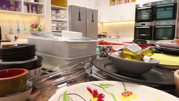 Dishes in the kitchen — Stock Video