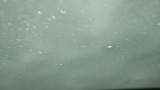 Vista interna di un'auto che viene lavata su una macchina automatica. — Video Stock