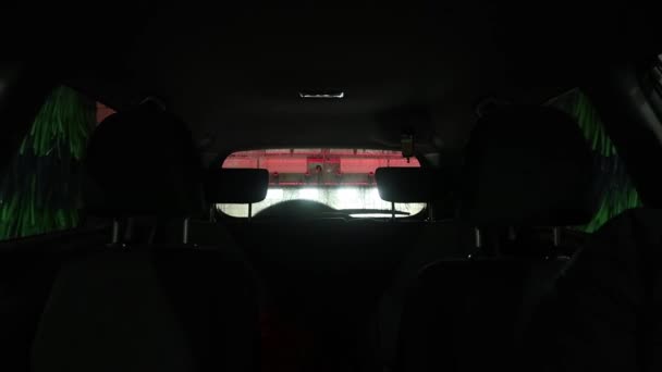 Автомийка Зсередини Машини Внутрішній Вигляд Автомобіля Миється Автоматичній Машині — стокове відео