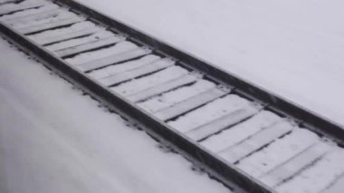 raylar hareket, acele geçmiş. Tren. Trenler için demiryolu raylar.