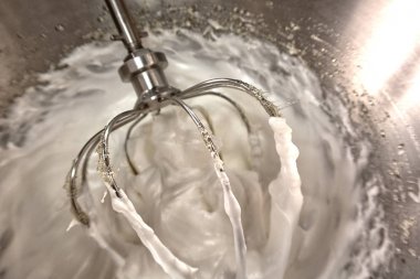 soba üzerinde yemek. Yukarıdakilerin güzel görünümü.