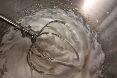 soba üzerinde yemek. Yukarıdakilerin güzel görünümü.