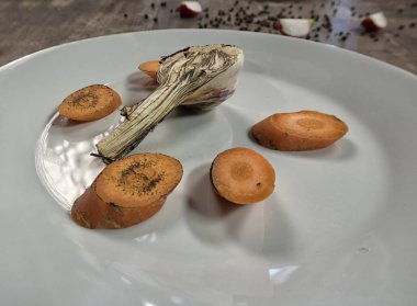 mutfak masasında ürün çeşitliliği.