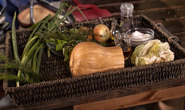 Variedad de productos en la mesa de la cocina . — Foto de Stock