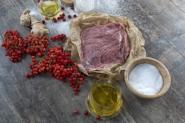 Olika produkter på köks bordet. — Stockfoto