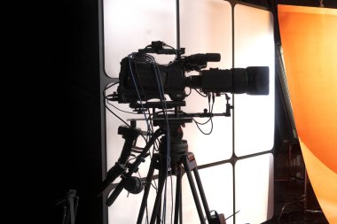 Tv Stüdyosu'ndan olayın tv yayını.