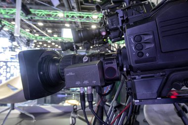 Tv Stüdyosu'ndan olayın tv yayını.