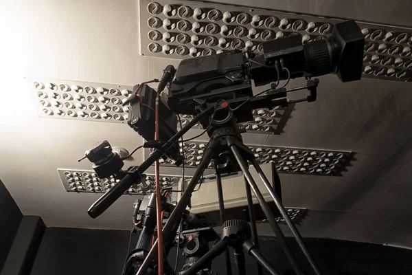 Transmisión televisiva del evento desde el teatro . — Foto de Stock