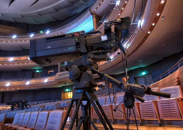 Fernsehübertragung der Veranstaltung aus dem Theater. — Stockfoto