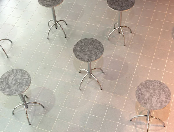 Tables Rondes Chaises Debout Dans Café Vide Intérieur Vue Sur — Photo