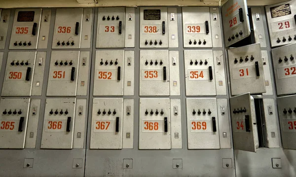 Luggage storage,Cells in a luggage office with keys — Stock Photo, Image