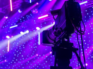 Tiyatrodan televizyon yayını. Profesyonel dijital video kamera.