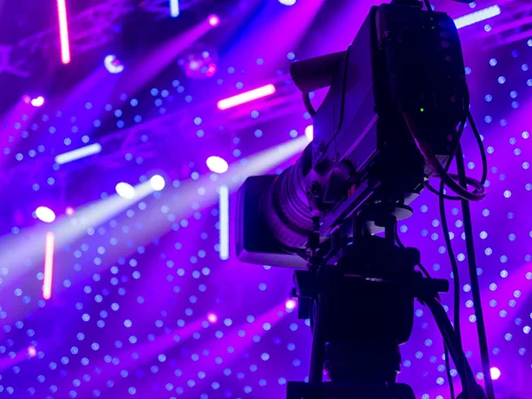 Tiyatrodan televizyon yayını. Profesyonel dijital video kamera.
