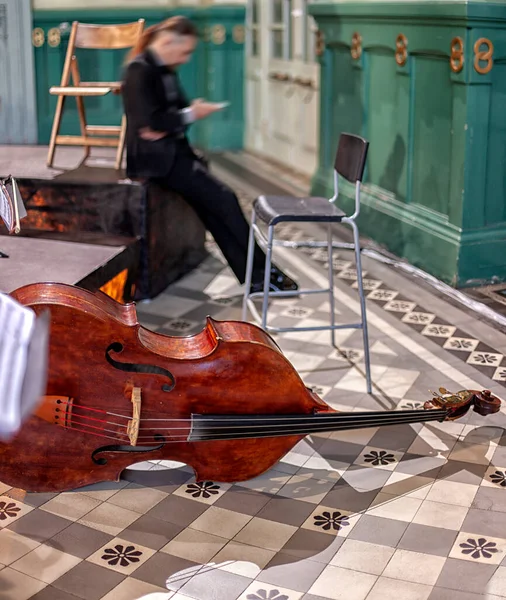 Los Instrumentos Musicales Orquesta Sinfónica Descansan Antes Del Concierto — Foto de Stock