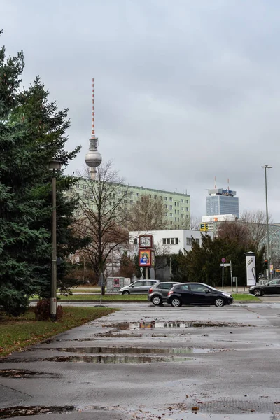プラッツ der Vereinten ナツィオーネンからテレビ塔のビュー — ストック写真
