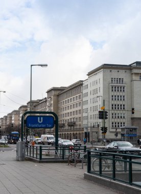 U-bahn istasyonu Frankfurter Tor