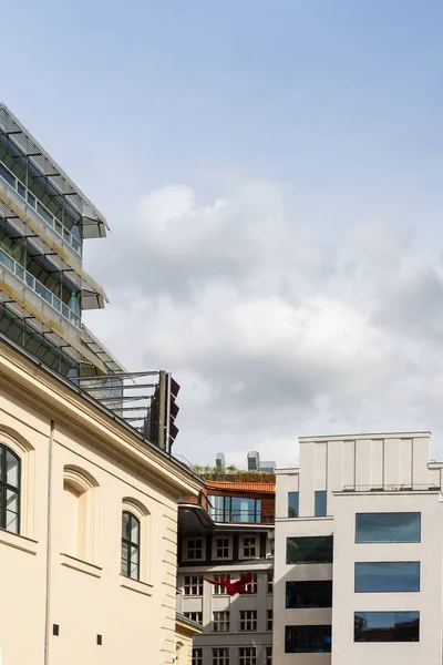 Modern épületek Prágában, Csehországban — Stock Fotó
