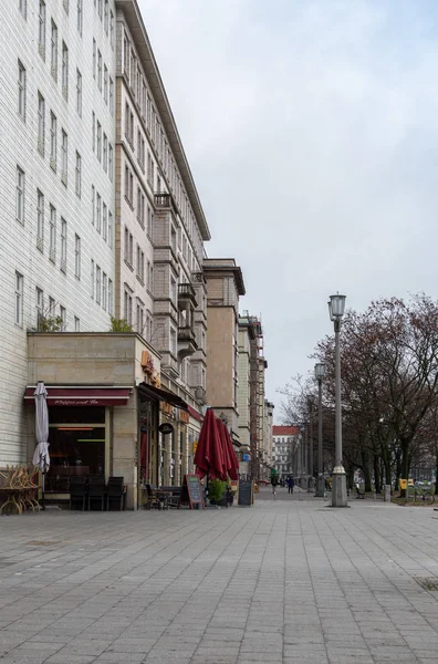 Projděte se po Petersburger str. v Friedrichshain — Stock fotografie