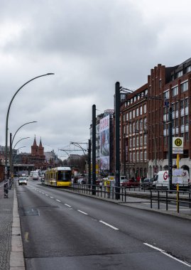 Varşova köprüsünden Oberbaunum köprüsünün görünümü