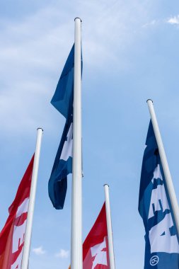 Ikea'nın çok renkli bayrakları