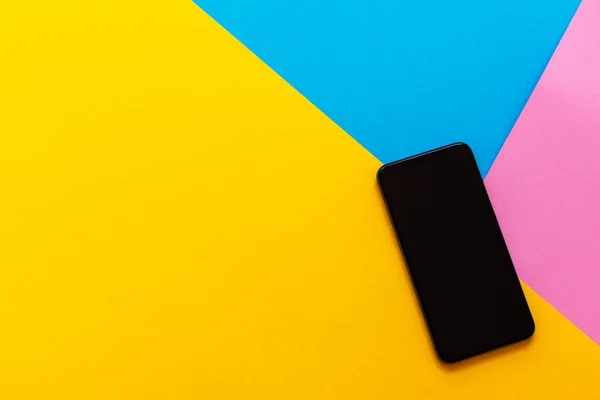 Teléfono negro sobre fondo colorido — Foto de Stock