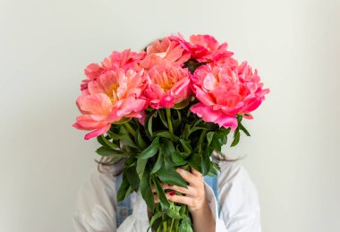 Pembe şakayık kız