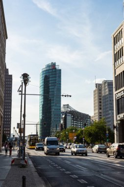 Berlin Potsdamer Platz yolunda