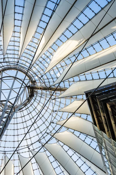Berlin'deki Potsdamer Platz'daki Sony Merkezi