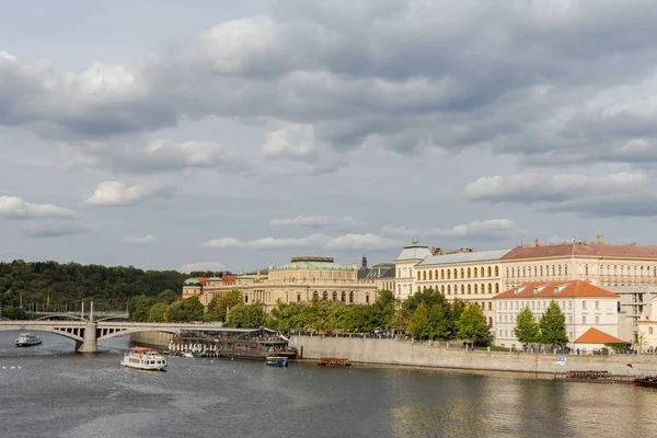 Panorama del río Moldava desde el Puente de Carlos —  Fotos de Stock