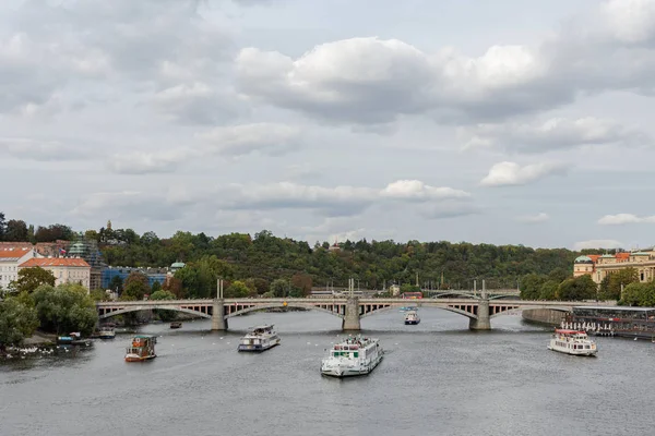 Panorama del río Moldava desde el Puente de Carlos —  Fotos de Stock