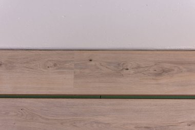 Montaj laminat odada