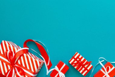 Hediyeler ile şenlikli arka plan