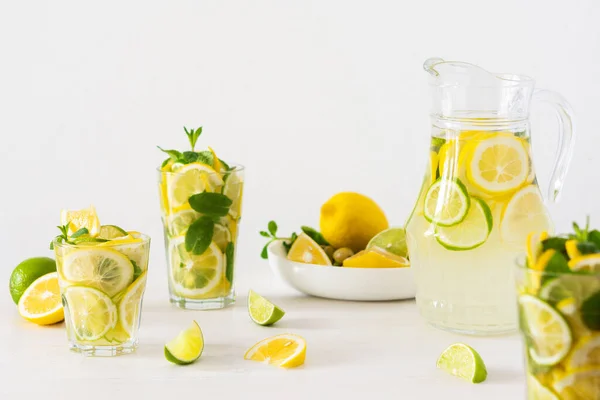 Summer Refreshing Drink Lemon Lime Mint Jug Lemonade Glasses Citrus — Stock Photo, Image