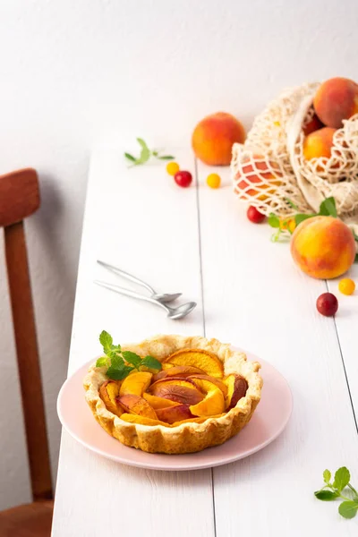Open Pie Shortcrust Pastry Peaches Peach Clafoutis White Table — Stock Photo, Image