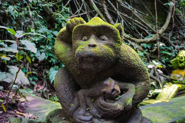Monkey statue in Bali covered with moss — Stock Photo, Image