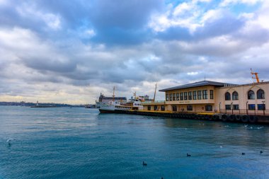 Kadıköy'de feribot istasyonu ve vapur, İstanbul, 12 Temmuz 2018