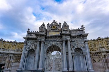 Sultan Kapısı olarak da bilinen Dolmabahçe Sarayı girişi, İstanbul, Türkiye