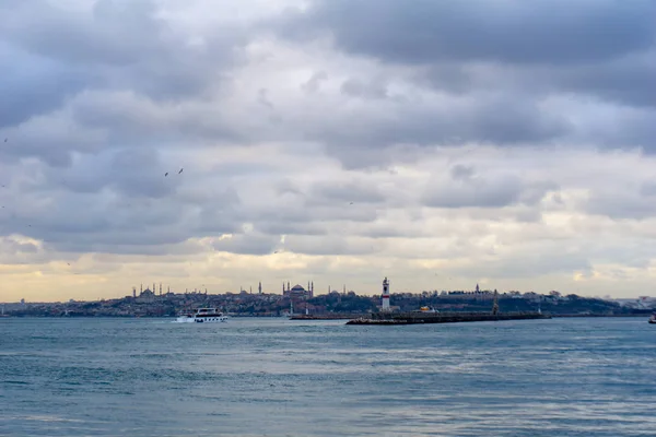 Silhouette di Istanbul al tramonto, Turchia . — Foto Stock