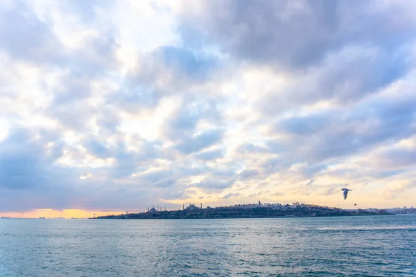 Silhouette di Istanbul al tramonto, Turchia . — Foto Stock