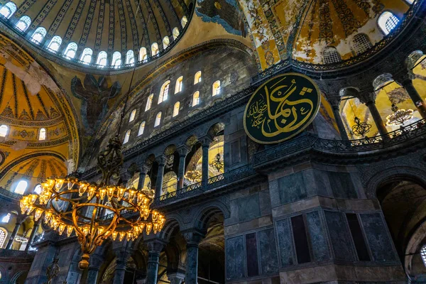 Starověká Hagia Sophia nebo Aya Sofya je nejvyšší památky Istanbulu. Vinobraní interiér Hagia Sophia — Stock fotografie