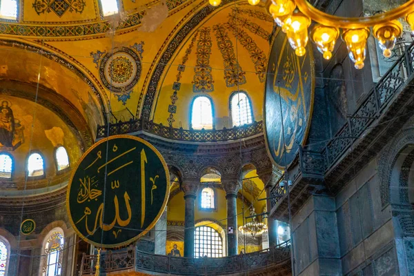 Starověká Hagia Sophia nebo Aya Sofya je nejvyšší památky Istanbulu. Vinobraní interiér Hagia Sophia — Stock fotografie