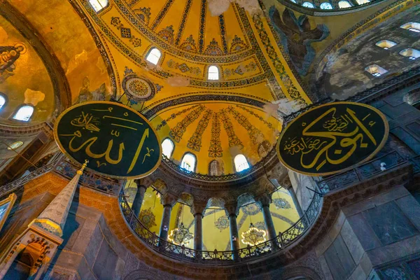 Starověká Hagia Sophia nebo Aya Sofya je nejvyšší památky Istanbulu. Vinobraní interiér Hagia Sophia — Stock fotografie