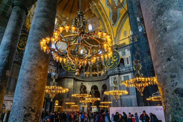 Starověká Hagia Sophia nebo Aya Sofya je nejvyšší památky Istanbulu. Vinobraní interiér Hagia Sophia — Stock fotografie