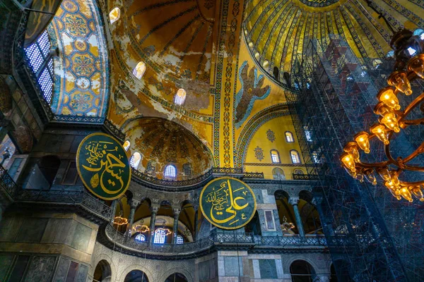 Starověká Hagia Sophia nebo Aya Sofya je nejvyšší památky Istanbulu. Vinobraní interiér Hagia Sophia — Stock fotografie