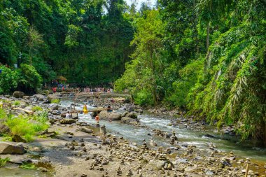 Ubud yakınlarındaki Tegenungan Şelalesi, Endonezya Bali